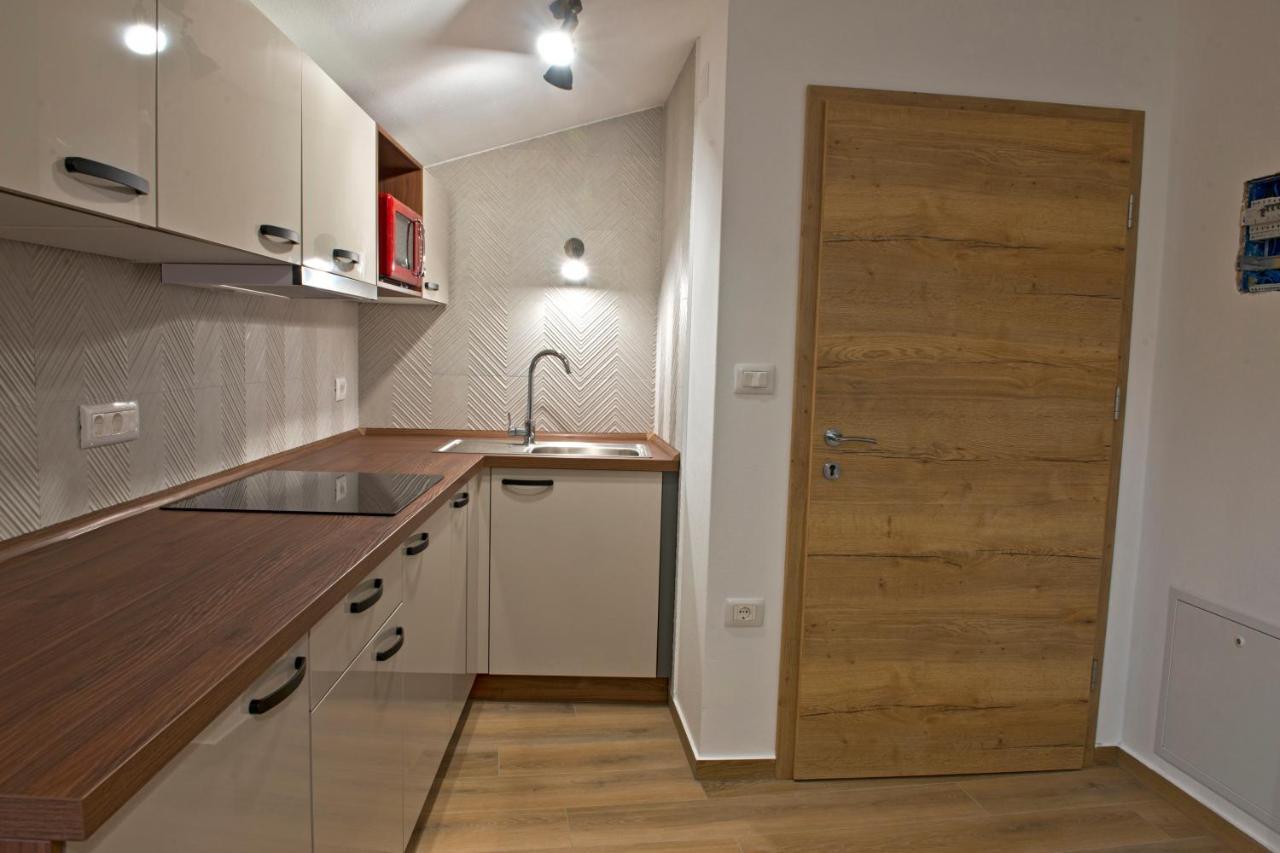 Apartmaji Tanto Malovse Crnice Exterior foto