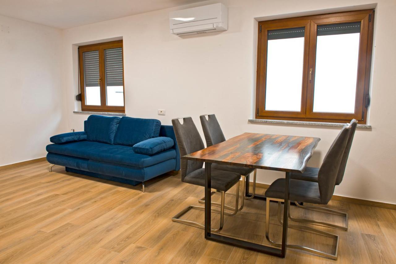 Apartmaji Tanto Malovse Crnice Exterior foto